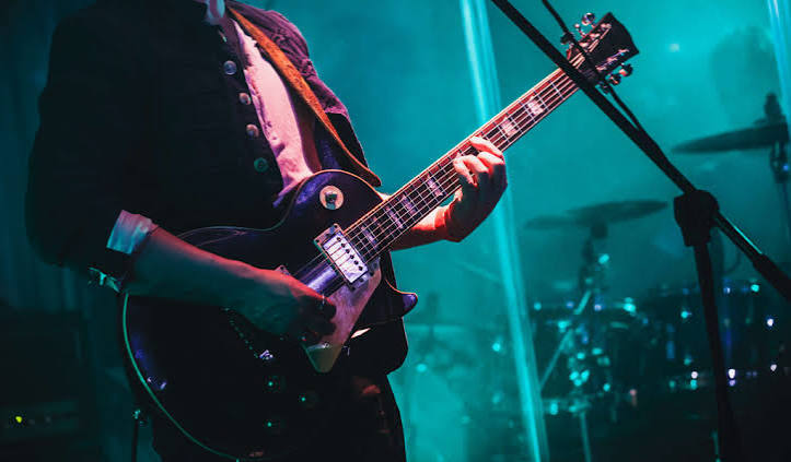 The 5-Step Framework US Artists Use to Book a Concert Without a Manager or Label